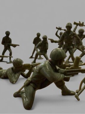 Classic Green Plastic Army Men 44 Toy Soldiers